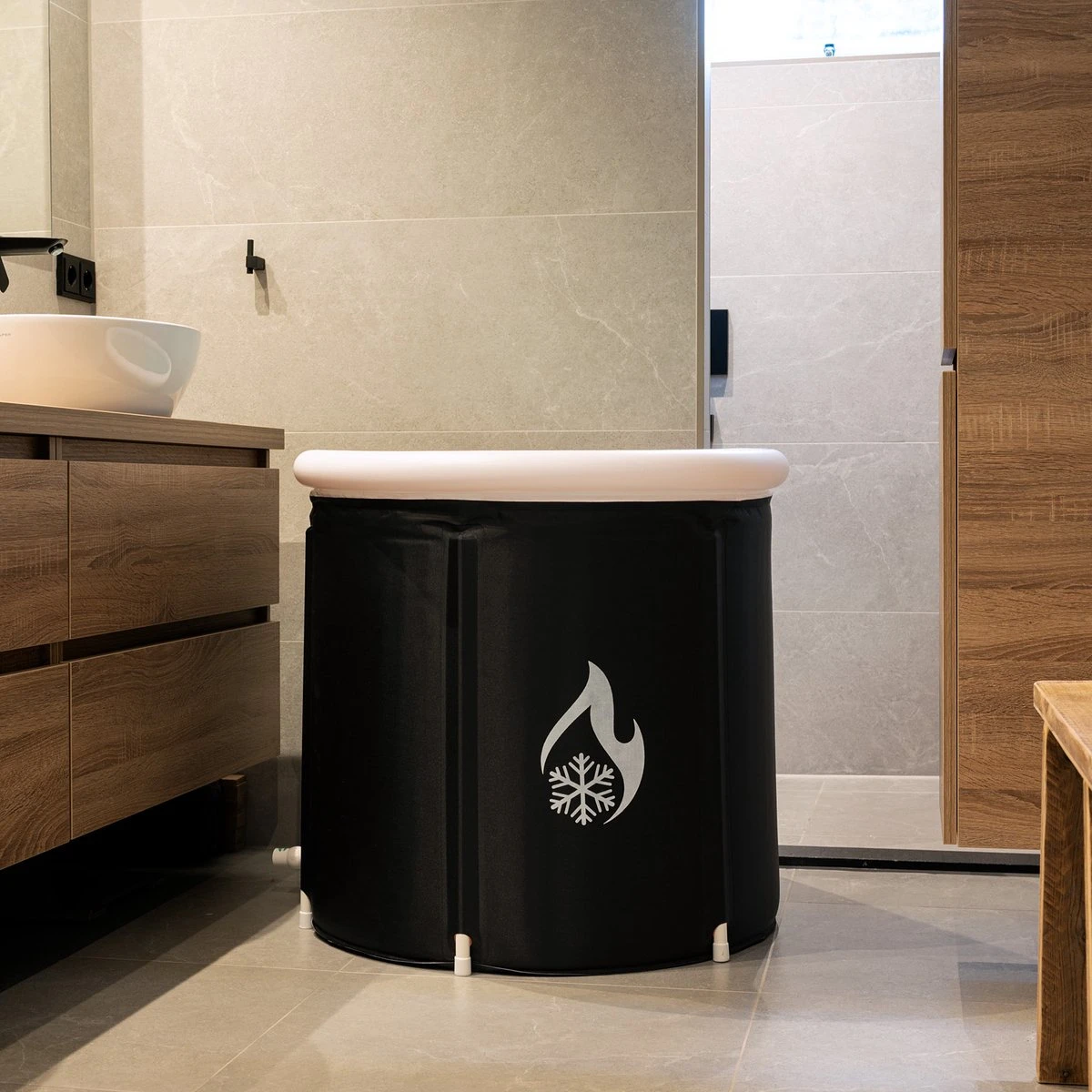 Opvouwbaar Zitbad Voor Volwassenen - Bath Bucket - Ijsbad - Inklapbaar Bad - Zwart - Opblaasbad - Inclusief Voetpomp - Inclusief Ingebouwd Zitkussen 8 Opvouwbaar Zitbad Voor Volwassenen - Bath Bucket - Ijsbad - Inklapbaar Bad - Zwart - Opblaasbad - Inclusief Voetpomp - Inclusief Ingebouwd Zitkussen - Afbeelding 6