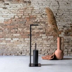 Sealskin Tube - Toiletbutler - Toiletrolhouder - Toiletborstel Met Houder - Vrijstaand - Zwart 14 Sealskin Tube - Toiletbutler - Toiletrolhouder - Toiletborstel Met Houder - Vrijstaand - Zwart -Thuis Badkamer 1200x1200 120