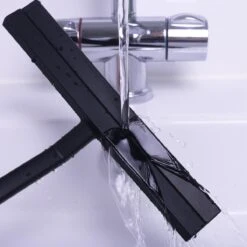 Douchewisser Zwart Met Magneetstrip - Badkamer Accessoires - Raamwisser - Trekker Douche - Silicone - 21cm X 20cm -Thuis Badkamer 1200x1200 214