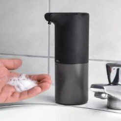 MikaMax Automatische Zeepdispenser - Zeeppompje - Oplaadbaar - Foam Technologie - Infrarood Sensor - Mat Zwart - 350ml 13 MikaMax Automatische Zeepdispenser - Zeeppompje - Oplaadbaar - Foam Technologie - Infrarood Sensor - Mat Zwart - 350ml -Thuis Badkamer 1200x1200 479