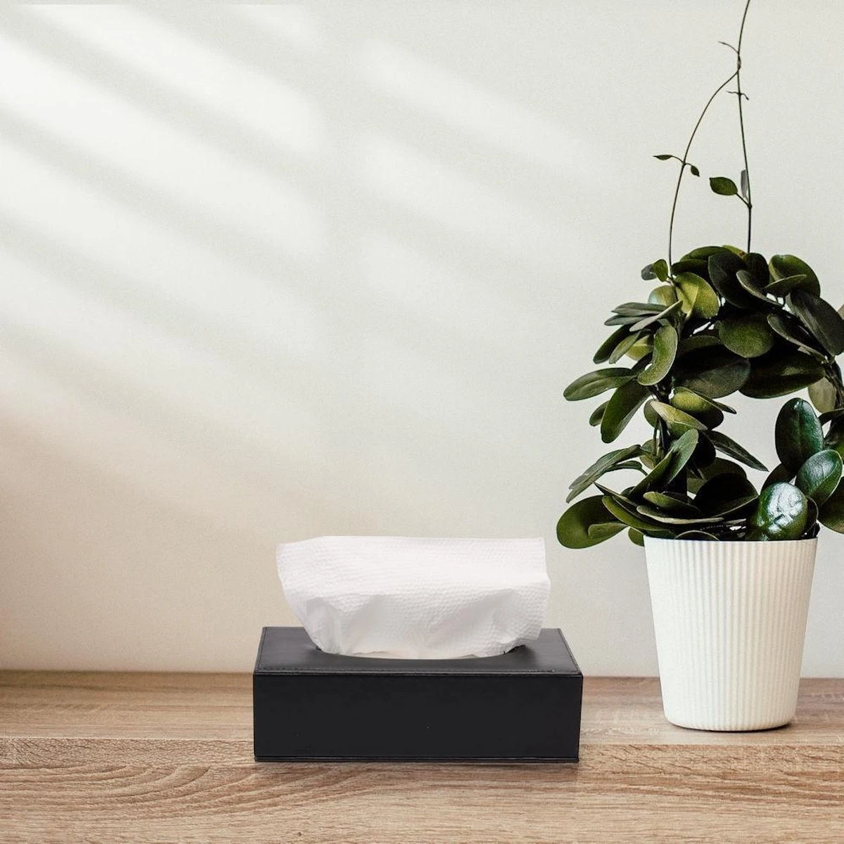 Merkloos Decopatent® Tissue Box Kunstleer - Tissues Tissuedoos - Luxe Doos Voor Servetten - Zakdoekjeshouder - Tissue Box Houder - Zwart 9 Merkloos Decopatent® Tissue Box Kunstleer - Tissues Tissuedoos - Luxe Doos Voor Servetten - Zakdoekjeshouder - Tissue Box Houder - Zwart - Afbeelding 7