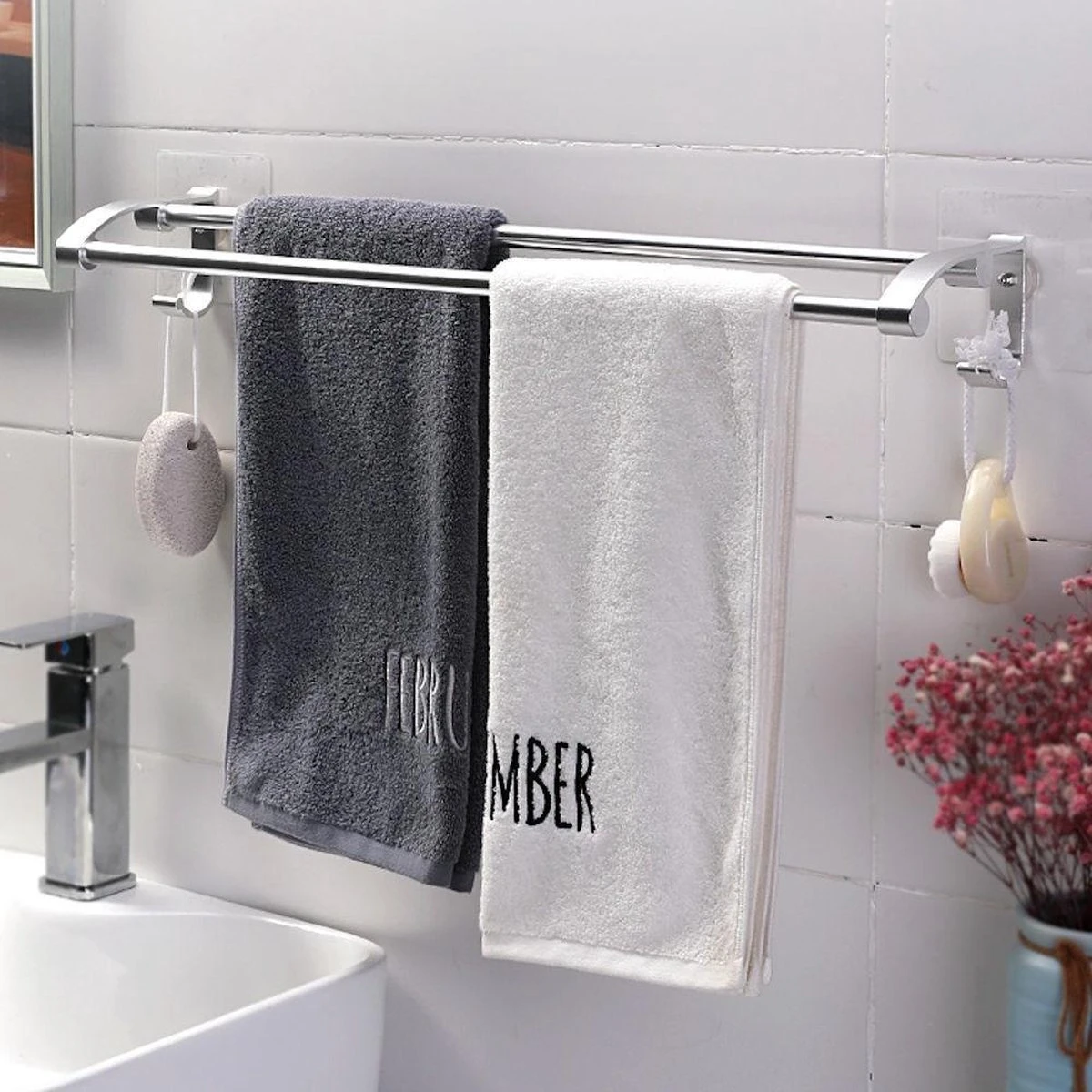 Merkloos Decopatent® Dubbele Handdoekrek - Handdoekhouder 2 Haken - Badkamer - Keuken - Zonder Boren - Handdoekenstang - Handdoekenrek 7 Merkloos Decopatent® Dubbele Handdoekrek - Handdoekhouder 2 Haken - Badkamer - Keuken - Zonder Boren - Handdoekenstang - Handdoekenrek - Afbeelding 5