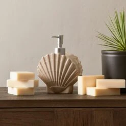 Riviera Maison Zeeppompje, Zeepdispenser Schelp - RM Beach Shell Soap Dispenser - Wit - Keramiek - 450 ML -Thuis Badkamer 1200x1200 88