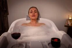 HelloBath Opvouwbaar Zitbad - Bath Bucket - 148cm - 220L - Extra Lang - Incl. Badkussen & Opberghoes 28 HelloBath Opvouwbaar Zitbad - Bath Bucket - 148cm - 220L - Extra Lang - Incl. Badkussen & Opberghoes -Thuis Badkamer 1200x800 36