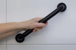 Highport Handgreep Zwart Voor Bad Of Douche - Sterke Metalen Wandgreep -Wandbeugel 30,5 Cm - Zwarte Aluminium Handgreep - Wandgreep Voor Badkamer - Douche - Toilet - Toiletbeugel - Badgreep - Douchegreep - Inclusief Ophangmateriaal -Thuis Badkamer 1200x800 56