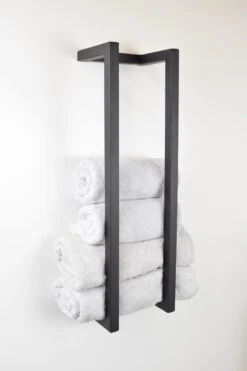 LOFT42 Wandhanddoekenrek Small - Zwart - Metaal - 67x20x15 13 LOFT42 Wandhanddoekenrek Small - Zwart - Metaal - 67x20x15 -Thuis Badkamer 799x1200