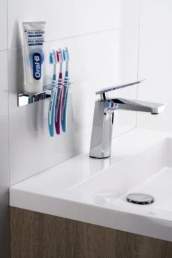 Sagittarius One 40S1 Tandenborstelhouder Chroom | Opzetborstelhouder Zonder Boren | Verchroomd Roestvrij Staal Tandenborstelhouder Hangend | Passend Voor Alle Grote Merken 13 Sagittarius One 40S1 Tandenborstelhouder Chroom | Opzetborstelhouder Zonder Boren | Verchroomd Roestvrij Staal Tandenborstelhouder Hangend | Passend Voor Alle Grote Merken -Thuis Badkamer 800x1200 1