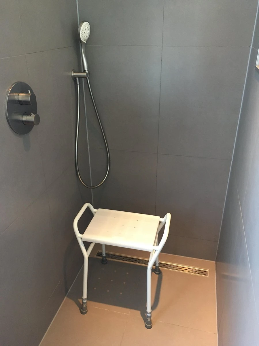 Aidapt Douchekruk In Hoogte Verstelbaar - Max 159kg 4 Aidapt Douchekruk In Hoogte Verstelbaar - Max 159kg - Afbeelding 2