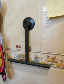 Douche Wisser Met Zuignap - Zwart - Raam Wisser - Raam Trekker - Badkamer Trekker - Badkamer Wisser -Thuis Badkamer 910x1200